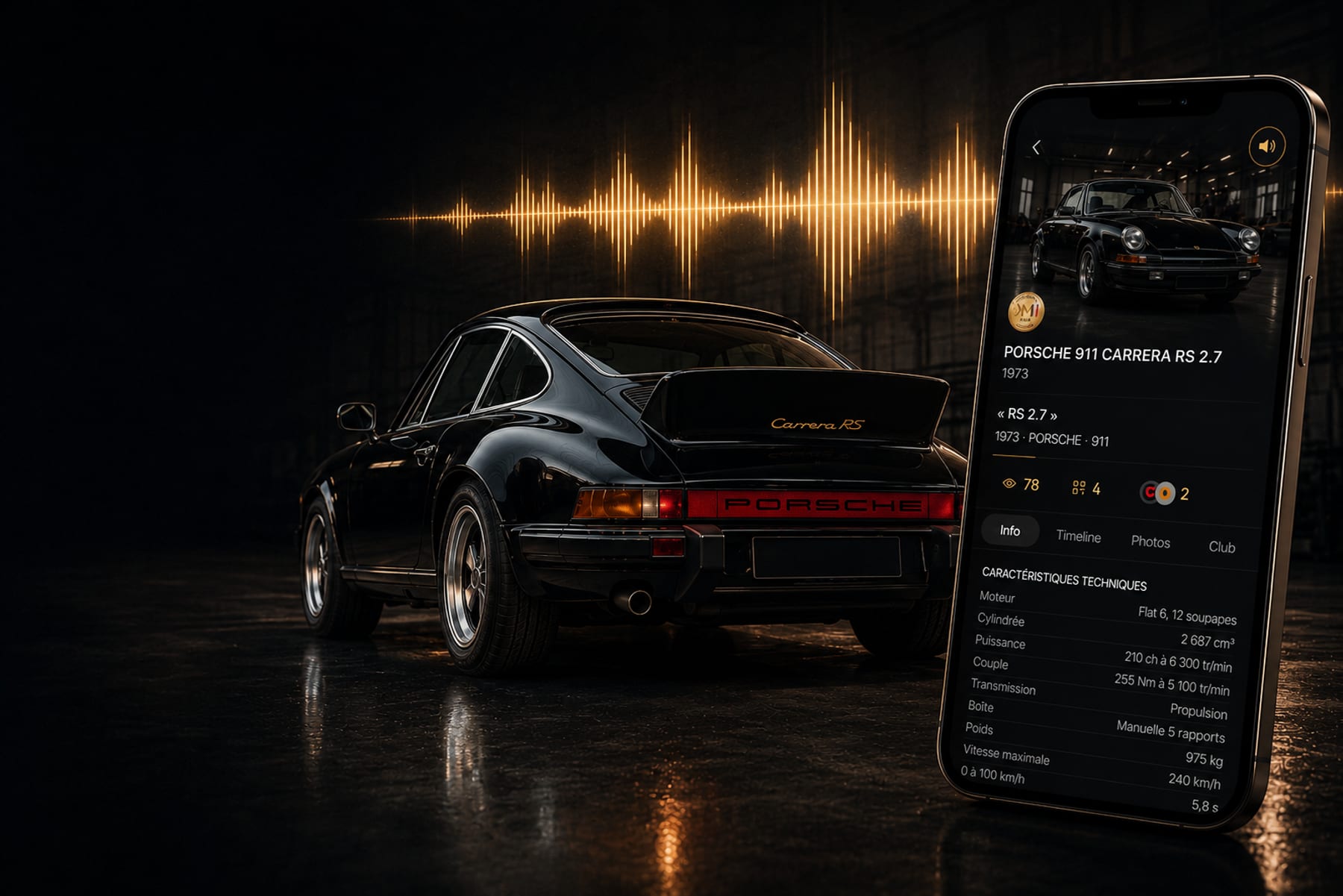 Porsche 911 Carrera dans un garage sombre, sa signature sonore en ondes dorées et sa fiche Kmothor sur un téléphone